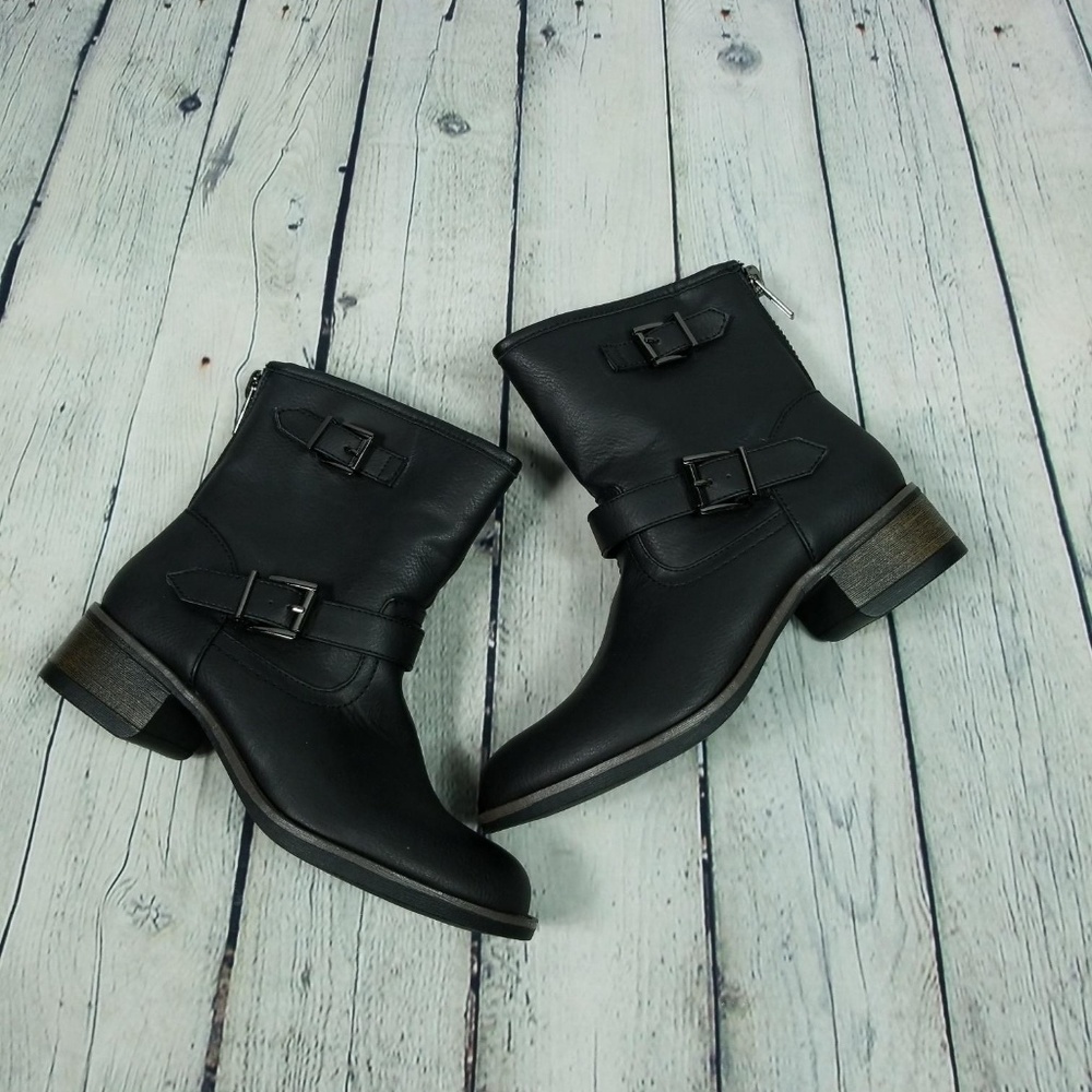 NWOT Wild Pair Women's Ankle Boots